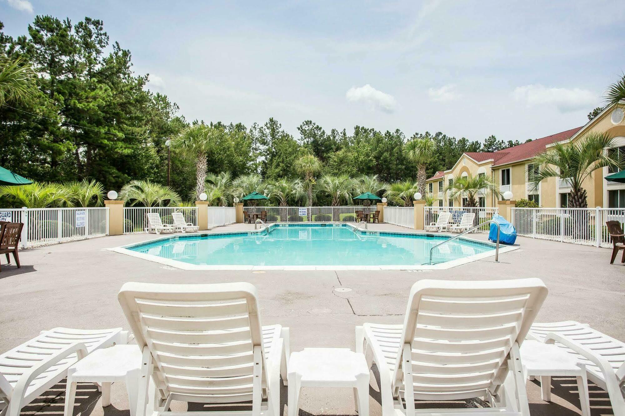 Comfort Inn & Suites Walterboro I-95 מראה חיצוני תמונה